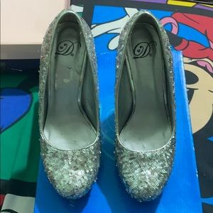 Delicious Shoe Silver 4 inch heels